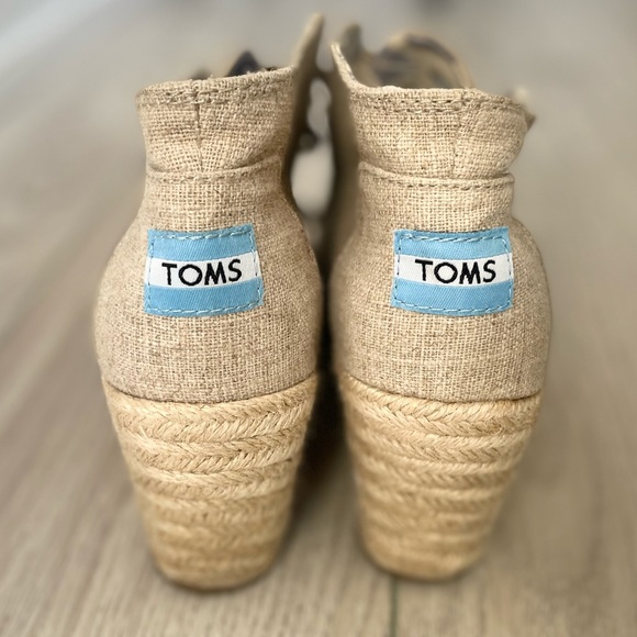 TOMS Tan Wedges with Laces - 6.5 - Picture 3 of 13